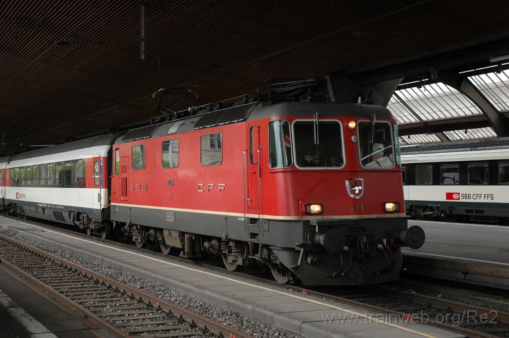 2433-0023-110612.jpg - SBB-CFF Re 4/4'' 11220 / Zürich HB 11.6.2012