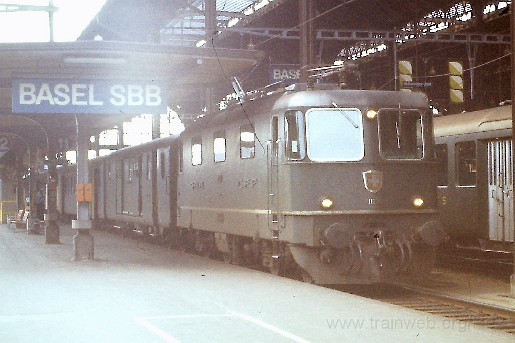 0032-0013.jpg - Re 4/4" 11222 / Basel SBB 14.7.1980