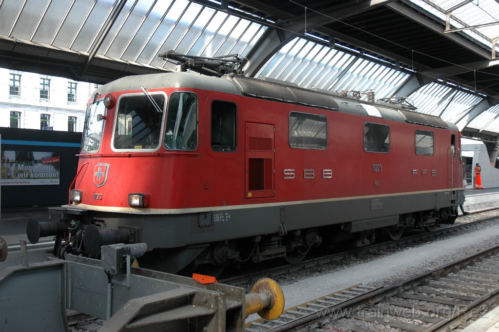 2465-0033-290612.jpg - SBB-CFF Re 4/4'' 11223 / Zürich HB 29.6.2012