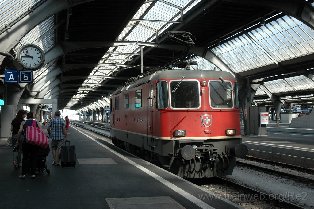2465-0042-290612.jpg - SBB-CFF Re 4/4'' 11223 / Zürich HB 29.6.2012