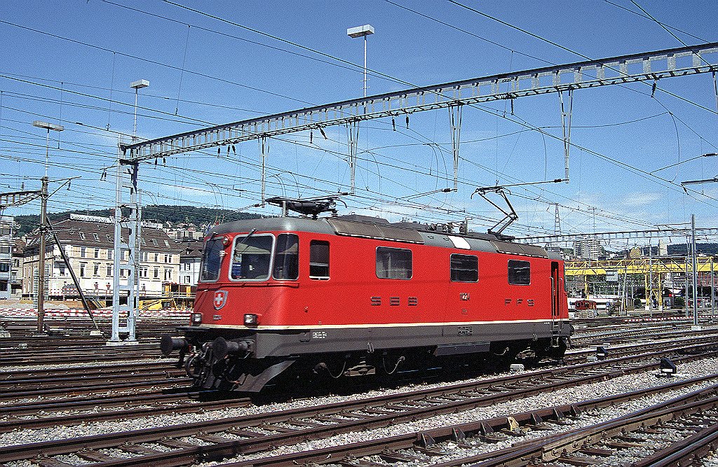 0969-0030.jpg - Re 4/4" 11224 / Zürich HB 11.7.2004