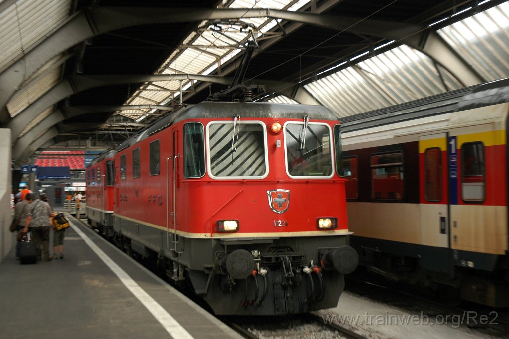 1952-0022-220710.jpg - SBB-CFF Re 4/4'' 11224 + SBB-CFF Re 4/4'' 11151 / Zürich HB 22.7.2010