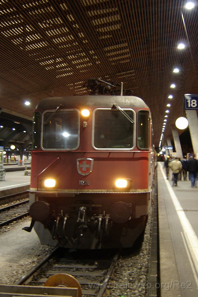1007-0013-080105.jpg - SBB-CFF Re 4/4'' 11226 / Zürich HB 8.1.2005