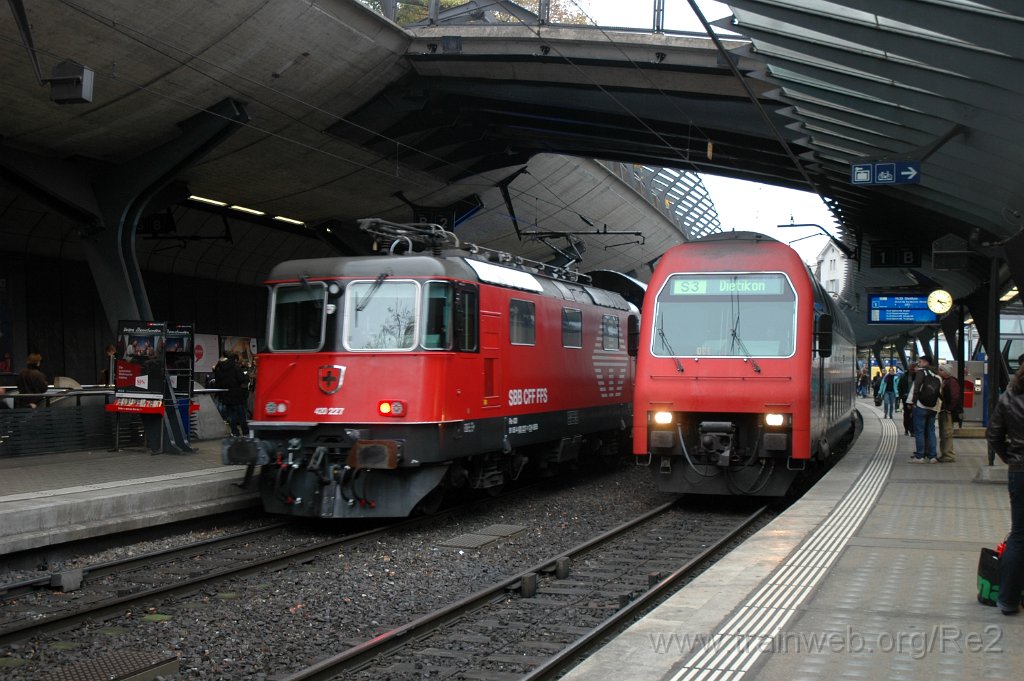 3011-0030-191113.jpg - SBB-CFF Re 420.227-1 (Re 91 85 4 420 227-1 CH-SBB) + SBB-CFF Bt (DPZ) 50 85 26-33 955-3 / Zürich-Stadelhofen 19.11.2013