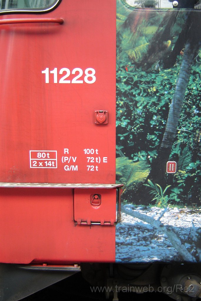 1205-0030-140706.jpg - SBB-CFF Re 4/4'' 11228 ''Kuoni'' / Zürich HB 14.7.2006