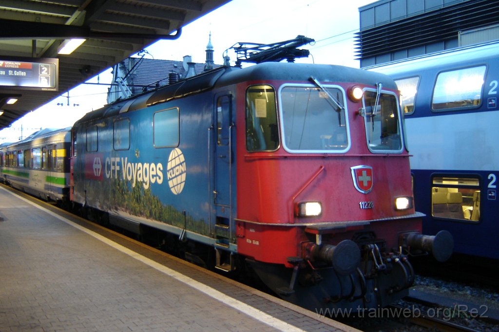 1336-0020-150507.jpg - SBB-CFF Re 4/4'' 11228 ''Kuoni'' / Rapperswil 15.5.2007
