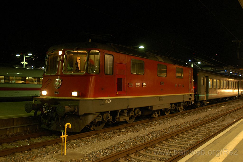 1997-0031-101010.jpg - SBB-CFF Re 4/4'' 11228 / Zürich HB 10.10.2010