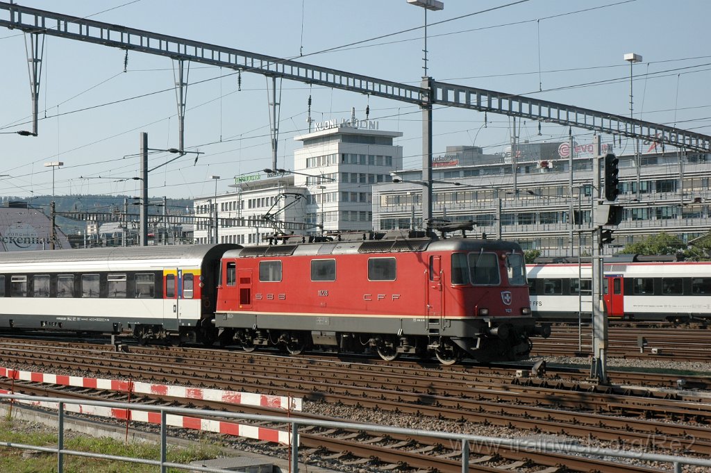 2509-0001-240712.jpg - SBB-CFF Re 4/4'' 11228 / Zürich HB 24.7.2012