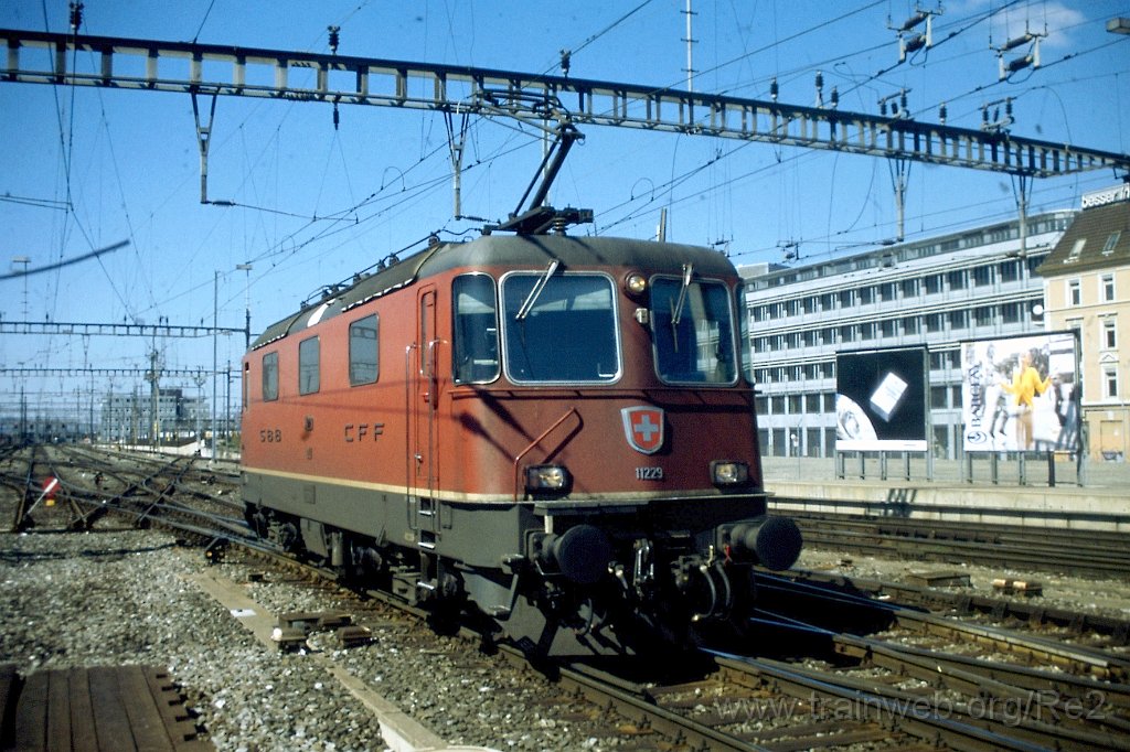 0706-0005.jpg - SBB-CFF Re 4/4'' 11229 / Zürich HB 22.3.1998