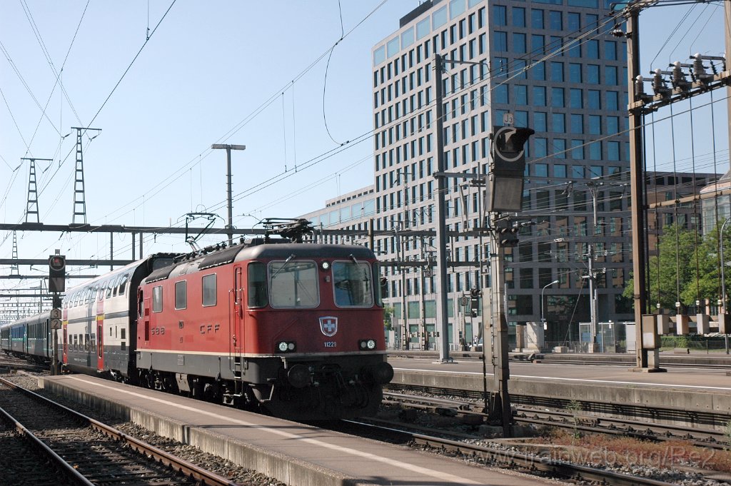 2125-0005-250511.jpg - SBB-CFF Re 4/4'' 11229 / Zürich-Altstetten 25.5.2011