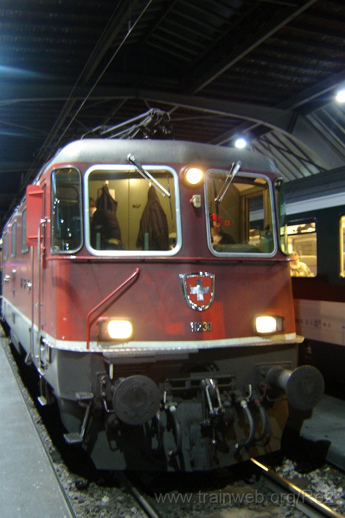 1007-0036-080105.jpg - SBB-CFF Re 4/4'' 11230 / Zürich HB 8.1.2005