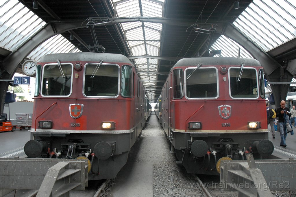 1558-0042-060908.jpg - SBB-CFF Re 4/4'' 11304 + SBB-CFF Re 4/4'' 11230 / Zürich HB 6.9.2008