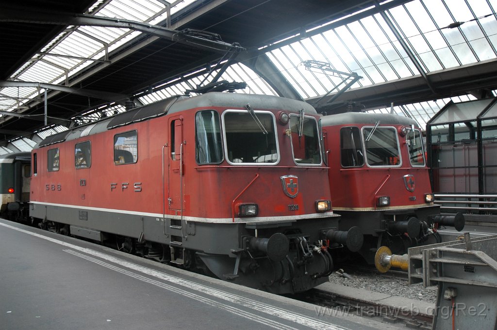 1558-0045-060908.jpg - Re 4/4'' 11230 + 11304 / Zürich HB 6.9.2008