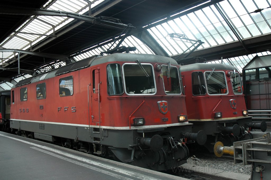 1558-0046-060908.jpg - Re 4/4" 11230 + 11304 / Zürich HB 6.9.2008