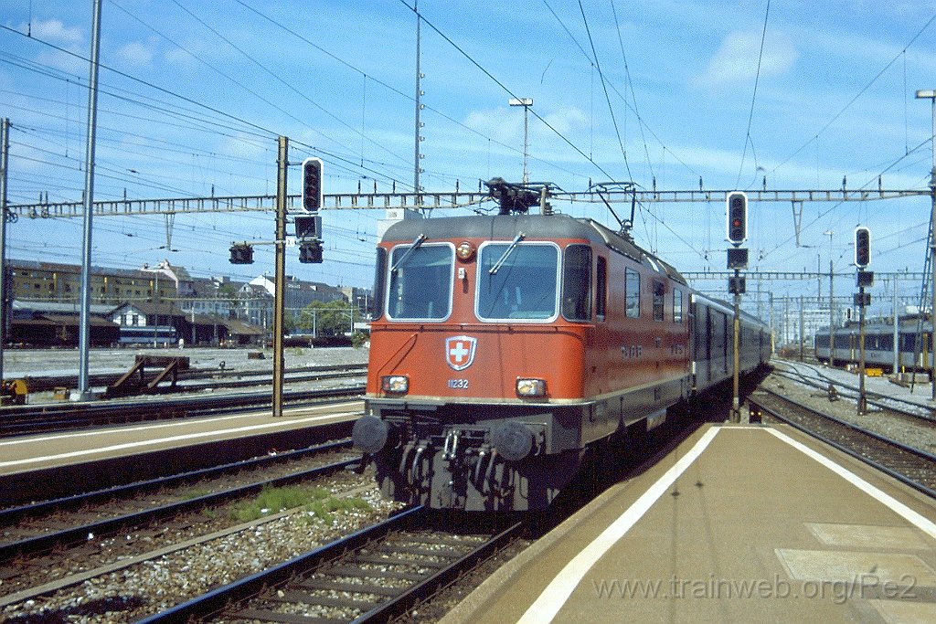 0891-0007.jpg - SBB-CFF Re 4/4'' 11232 / Zürich HB 20.6.2001