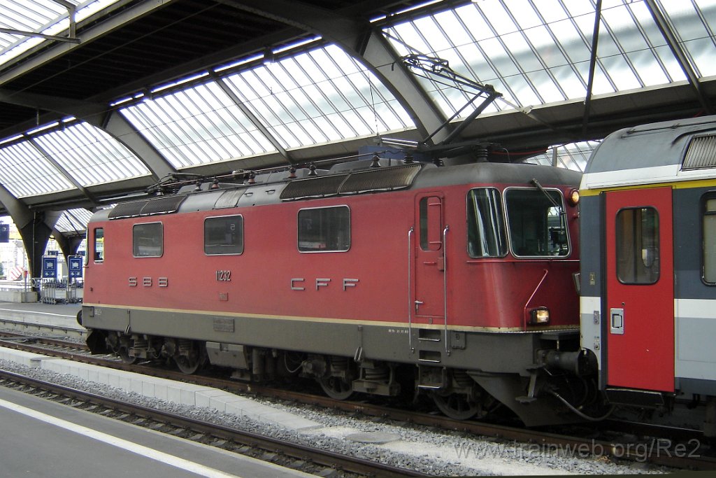 1045-0016-070505.jpg - SBB-CFF Re 4/4'' 11232 / Zürich HB 7.5.2005