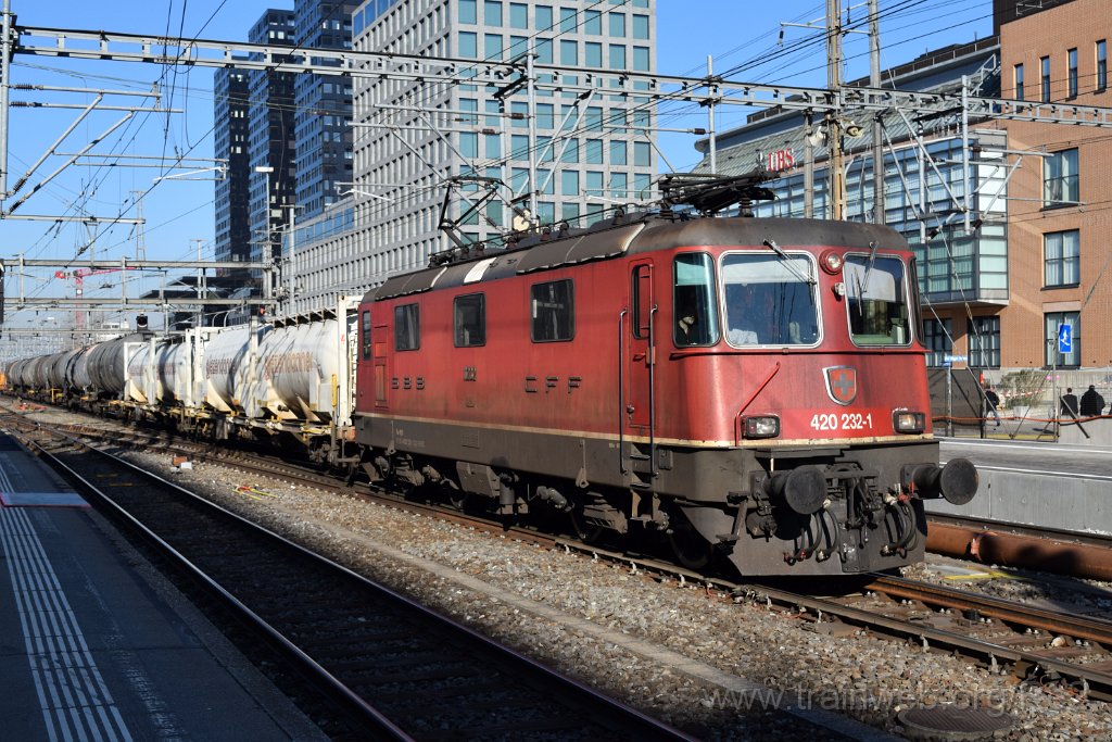 5319-0004-270219.jpg - SBBC Re 4/4'' 11232 (Re 420.232-1)  (Re 91 85 4 420 232-1 CH-SBBC) / Zürich-Altstetten 27.2.2019