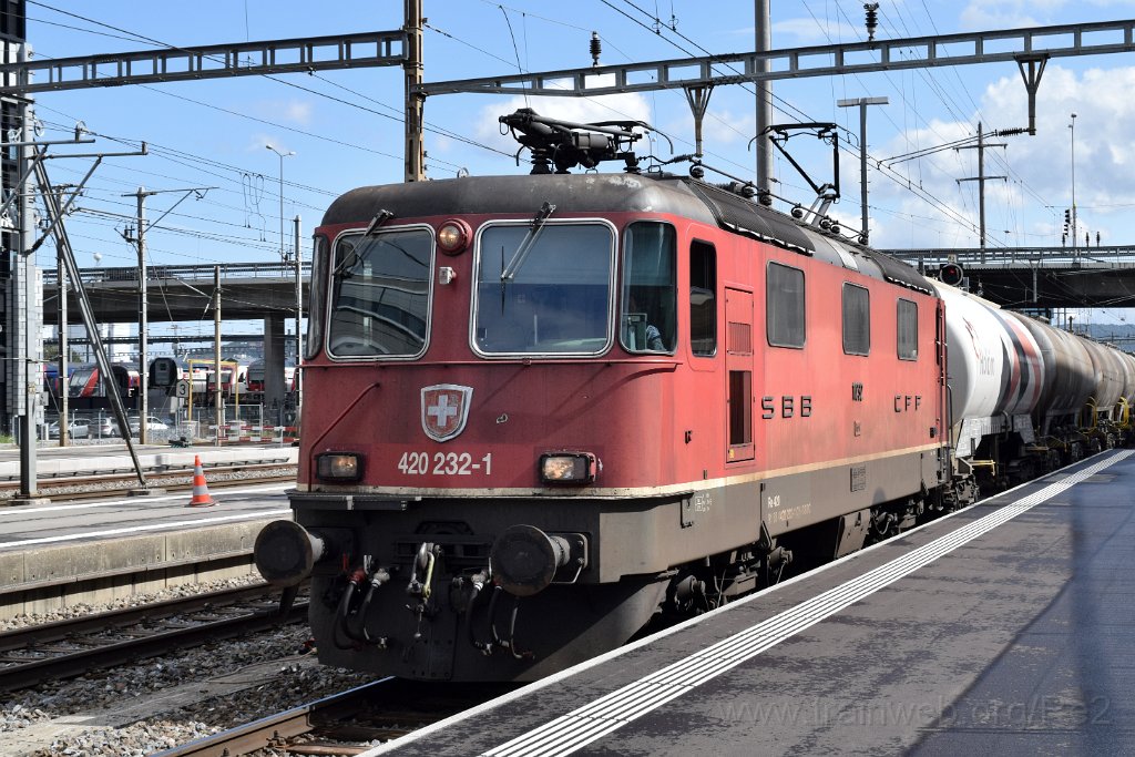 5758-0011-250919.jpg - Re 4/4" 11232 (Re 420.232-1) /  Zürich-Altstetten 25.9.2019