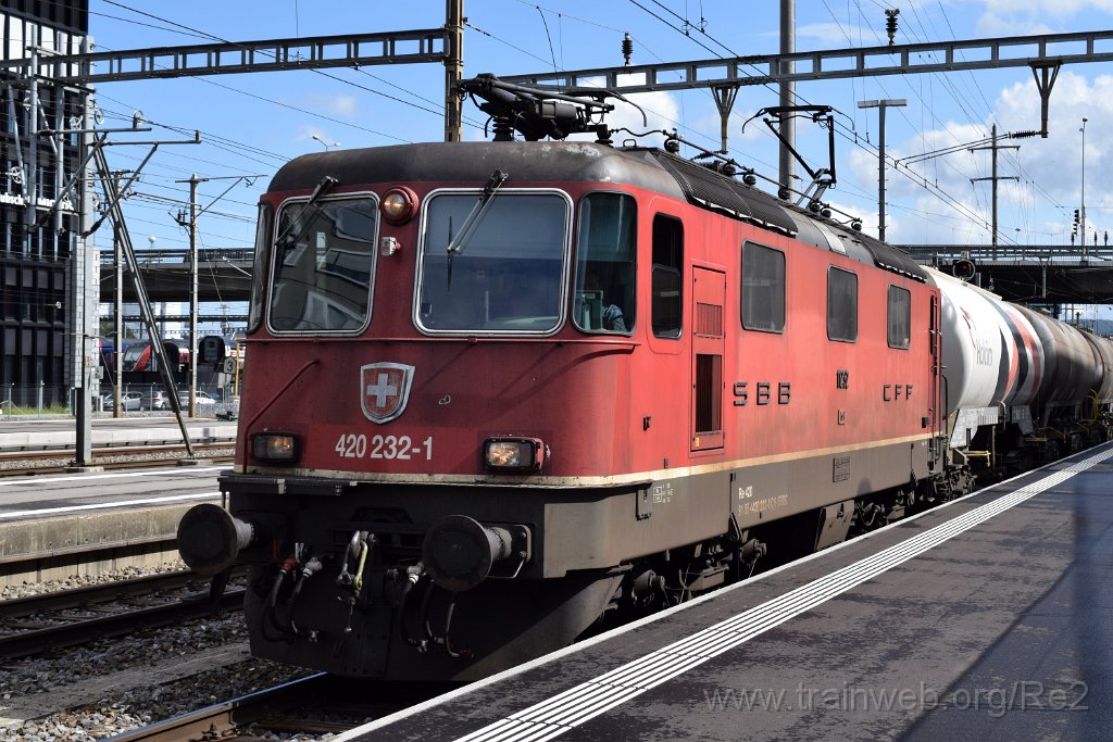 5758-0012-250919.jpg - SBBC Re 4/4'' 11232 (Re 420.232-1)  (Re 91 85 4 420 232-1 CH-SBBC) / Zürich-Altstetten 25.9.2019