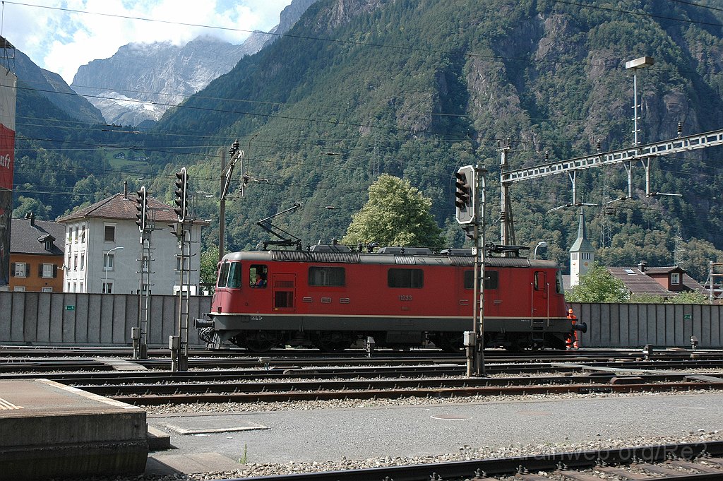 2180-0030-020911.jpg - SBB-CFF Re 4/4'' 11233 / Erstfeld 2.9.2011