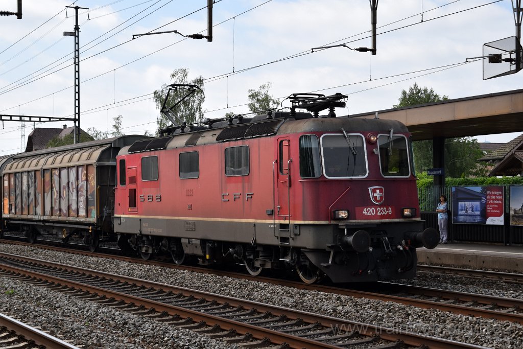 5699-0009-220819.jpg - SBBC Re 4/4'' 11233 (Re 420.233-9)  (Re 91 85 4 420 233-9 CH-SBBC) / Rupperswil 22.8.2019