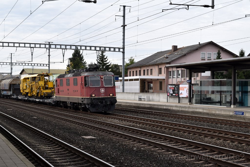4686-0017-041017.jpg - SBB-CFF Re 4/4'' 11234 + Matisa B 40 UM-1 ''Palas'' / Rothrist 4.10.2017