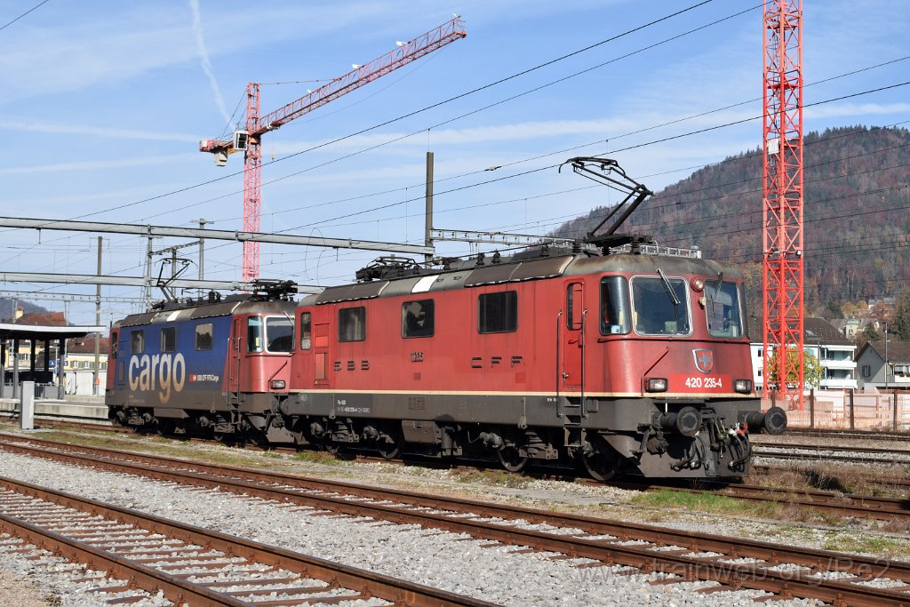 5192-0033-101118.jpg - SBBC Re 4/4'' 11235 (Re 420.235-4)  (Re 91 85 4 420 235-4 CH-SBBC) + SBBC Re 420.241-2 (Re 91 85 4 420 241-2 CH-SBBC) / Wattwil 10.11.2018