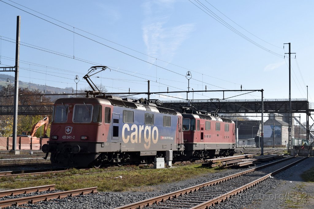 5192-0039-101118.jpg - SBBC Re 4/4'' 11235 (Re 420.235-4)  (Re 91 85 4 420 235-4 CH-SBBC) + SBBC Re 420.241-2 (Re 91 85 4 420 241-2 CH-SBBC) / Wattwil 10.11.2018