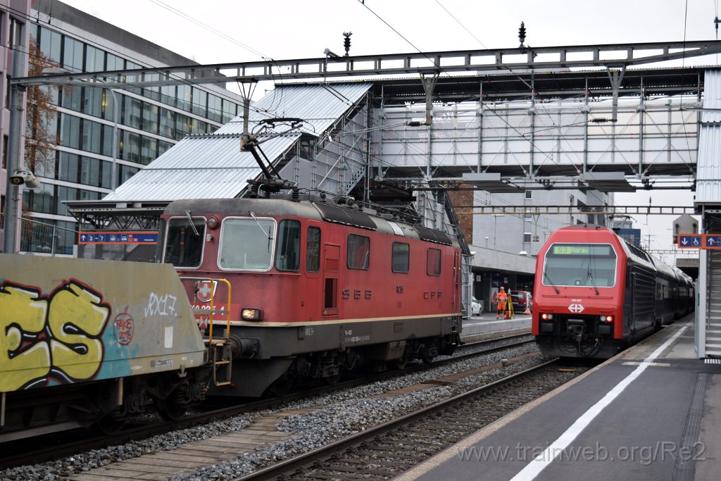 5201-0050-121118.jpg - SBBC Re 4/4'' 11235 (Re 420.235-4)  (Re 91 85 4 420 235-4 CH-SBBC) + SBB-CFF Re 450.057-5 ''Dielsdorf'' (Re 91 85 4 450 057-5 CH-SBB) / Zürich-Altstetten 12.11.2018