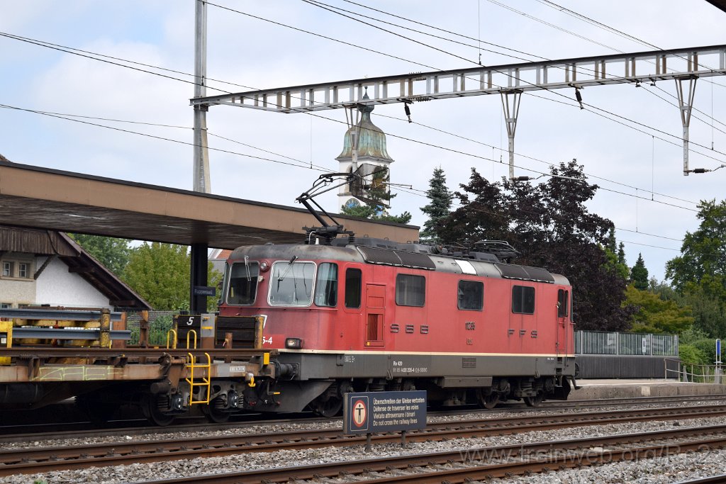 5696-0044-220819.jpg - SBBC Re 4/4'' 11235 (Re 420.235-4)  (Re 91 85 4 420 235-4 CH-SBBC) / Rupperswil 22.8.2019