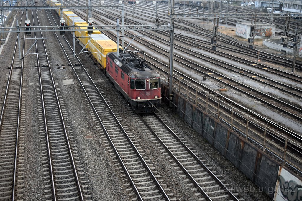 4290-0018-201216.jpg - SBB-CFF Re 4/4'' 11236 / Zürich-Mülligen (Hermetschloobrücke) 20.12.2016
