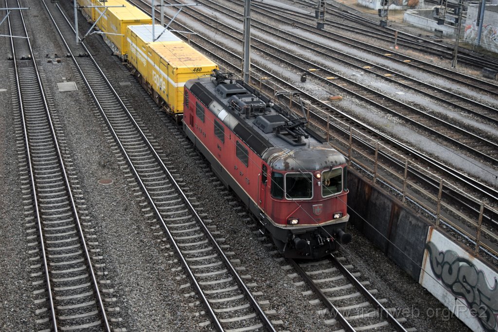 4290-0022-201216.jpg - SBB-CFF Re 4/4'' 11236 / Zürich-Mülligen (Hermetschloobrücke) 20.12.2016