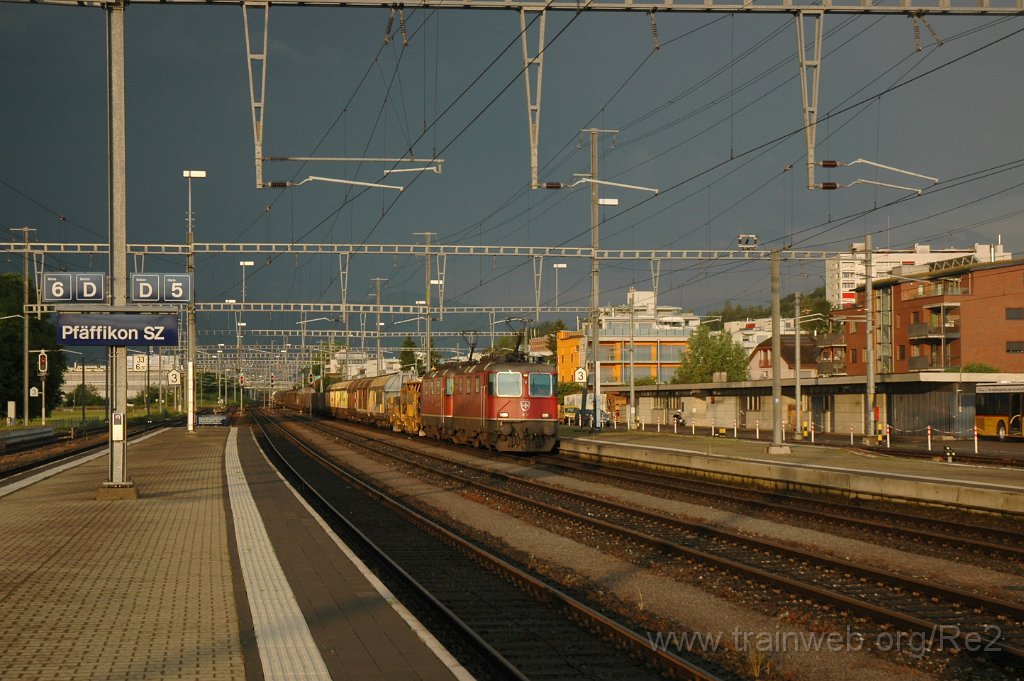 2849-0019-180613.jpg - SBB-CFF Re 4/4'' 11237 + SBB-CFF Re 4/4'' 11175 / Pfäffikon SZ 18.6.2013