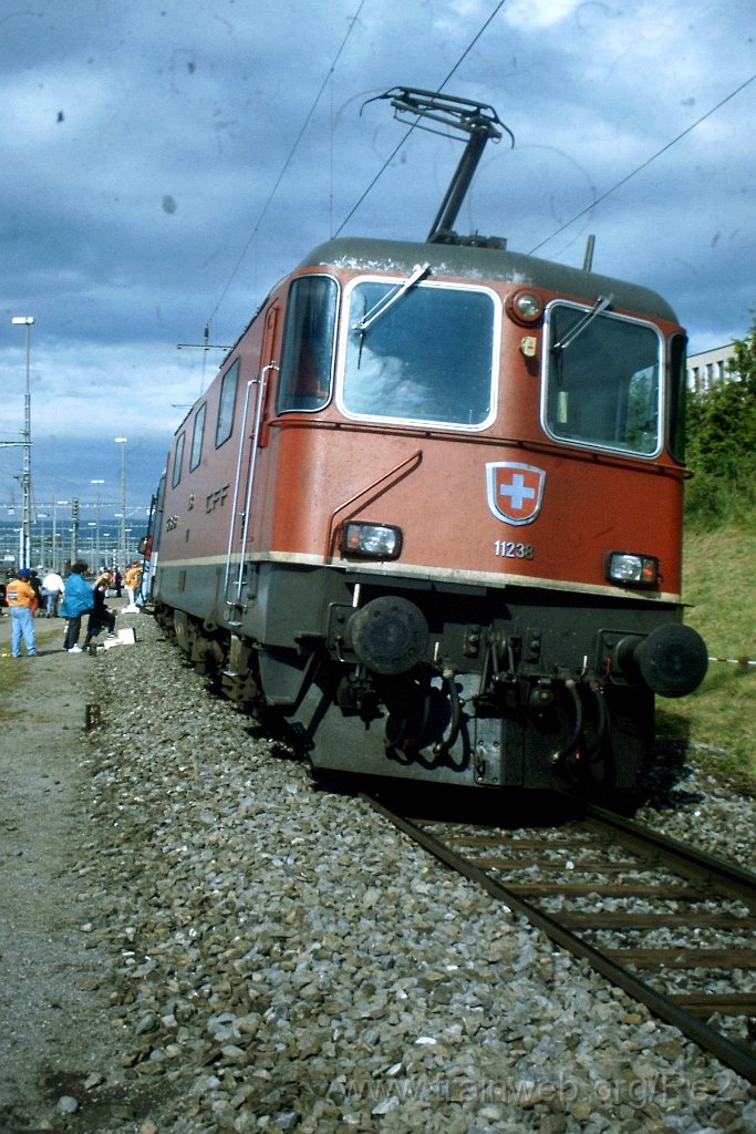 0673-0037.jpg - SBB-CFF Re 4/4'' 11238 / Lausanne-Triage 24.6.1997