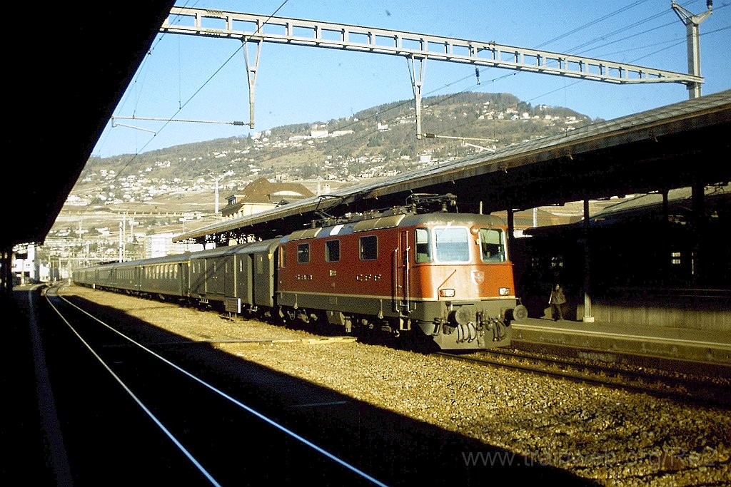 0791-0031.jpg - SBB-CFF Re 4/4'' 11238 / Vevey 14.1.2000