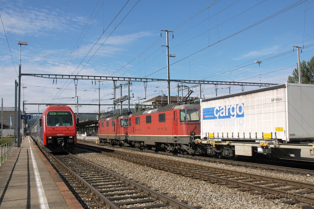 1973-0024-250810.jpg - SBB-CFF Re 4/4'' 11255 + SBB-CFF Re 4/4'' 11238 + SBB-CFF Re 450.061-7 ''Mönchaltorf'' / Dietikon 25.8.2010