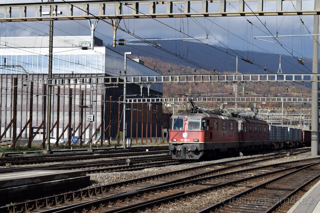 5195-0046-111118.jpg - SBBC Re 4/4'' 11238 (Re 420.238-8)  (Re 91 85 4 420 238-8 CH-SBBC) + SBBC Re 6/6 11645 (Re 620.045-5)  ''Colombier'' (Re 91 85 4 620 045-5 CH-SBBC) / Olten 11.11.2018