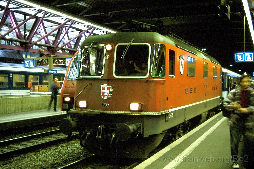 0900-0023.jpg - SBB-CFF Re 4/4'' 11239 ''Porrentruy'' / Winterthur 14.9.2001