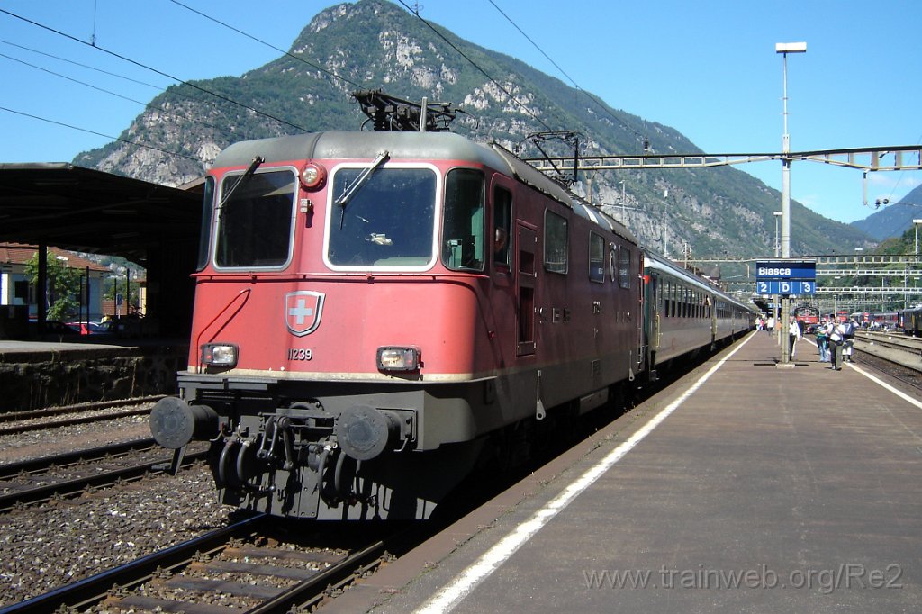 1412-0034-080907.jpg - SBB-CFF Re 4/4'' 11239 ''Porrentruy'' / Biasca 8.9.2007