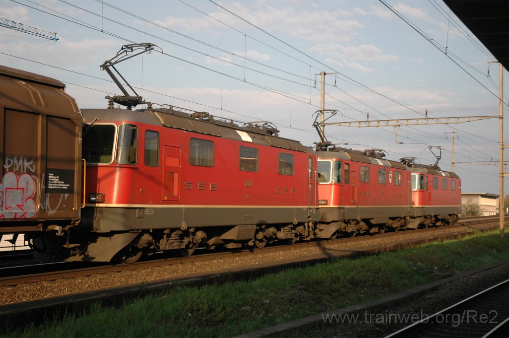 2770-0003-180413.jpg - SBB-CFF Re 4/4'' 11256 + SBB-CFF Re 4/4'' 11239 ''Porrentruy'' + SBB-CFF Re 4/4'' 11334 / Killwangen-Spreitenbach 18.4.2013