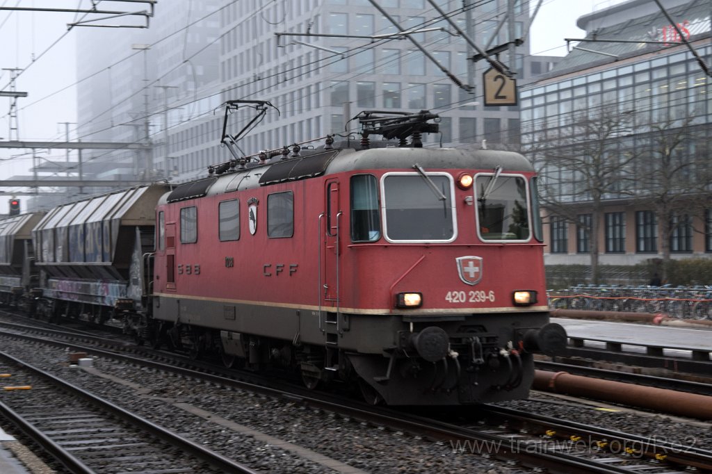 5239-0012-181218.jpg - SBBC Re 4/4'' 11239 (Re 420.239-6)  ''Porrentruy'' (Re 91 85 4 420 239-6 CH-SBBC) / Zürich-Altstetten 18.12.2018