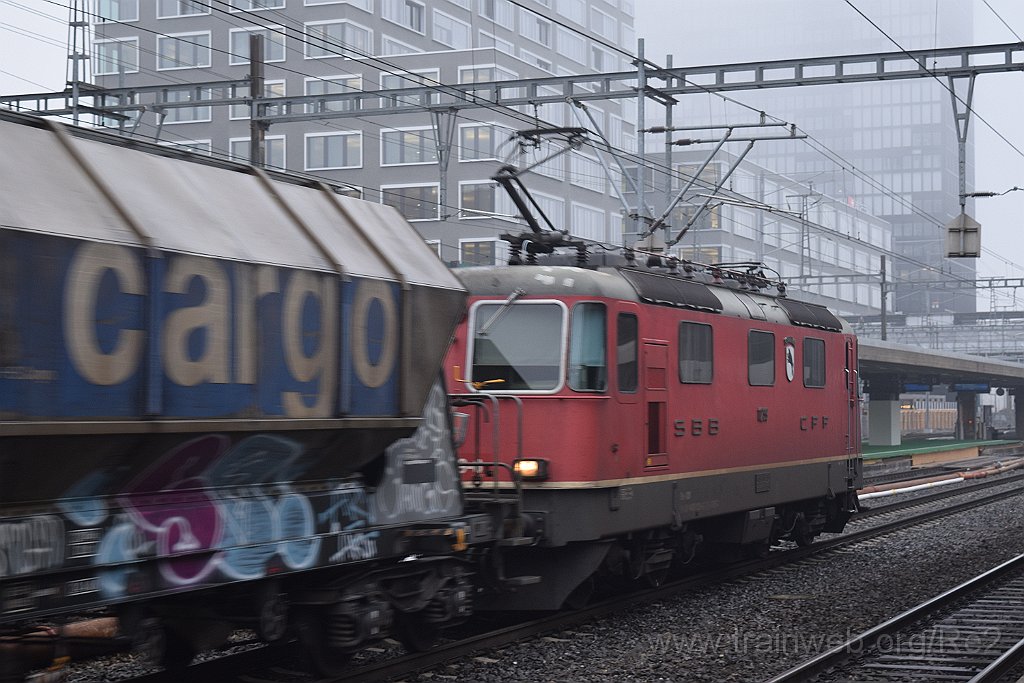 5239-0015-181218.jpg - SBBC Re 4/4'' 11239 (Re 420.239-6)  ''Porrentruy'' (Re 91 85 4 420 239-6 CH-SBBC) / Zürich-Altstetten 18.12.2018