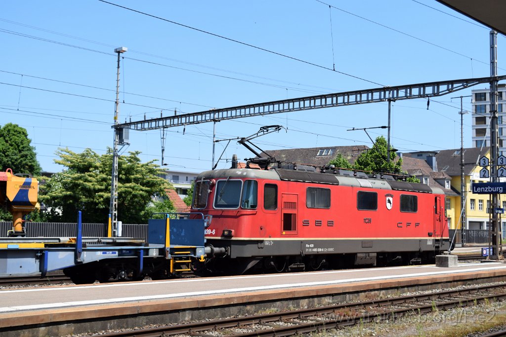 8643-0032-310523.jpg - SBBC Re 4/4'' 11239 (Re 420.239-6)  ''Porrentruy'' (Re 91 85 4 420 239-6 CH-SBBC) / Lenzburg 31.5.2023