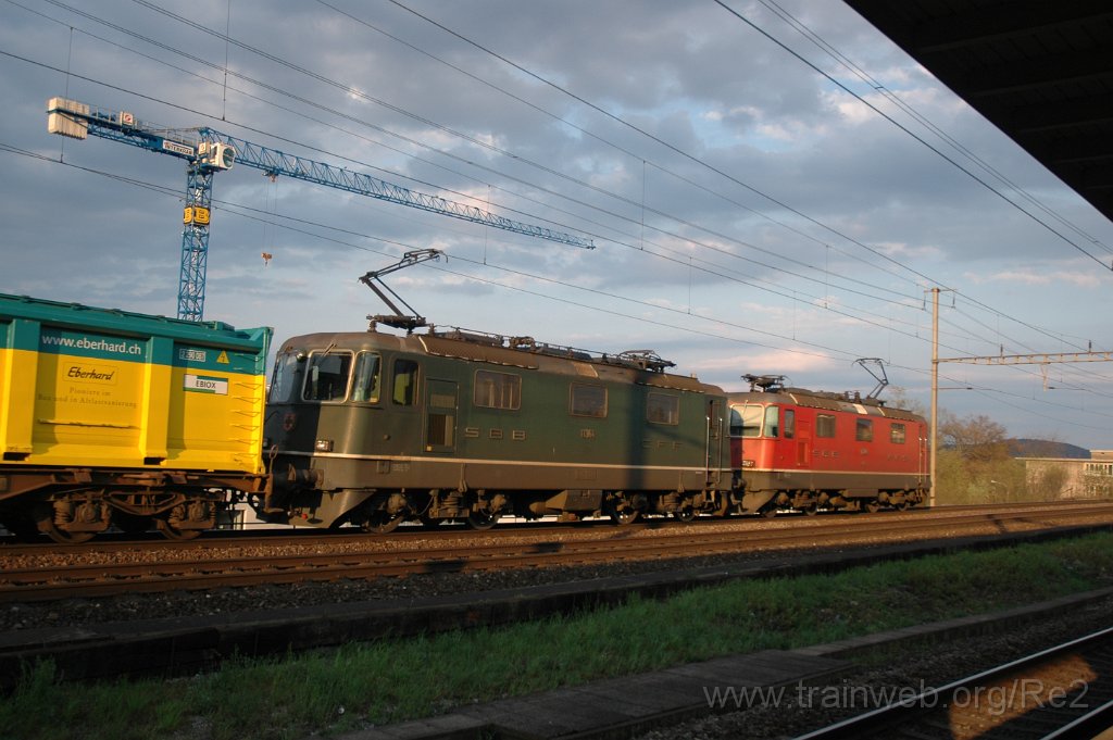 2771-0005-180413.jpg - SBB-CFF Re 4/4'' 11240 + SBB-CFF Re 4/4''' 11364 / Killwangen-Spreitenbach 18.4.2013