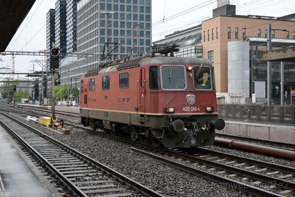 5985-0009-260620.jpg - SBBC Re 4/4'' 11240 (Re 420.240-4)  (Re 91 85 4 420 240-4 CH-SBBC) / Zürich-Altstetten 26.6.2020