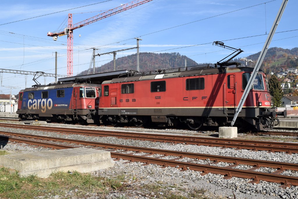 5192-0018-101118.jpg - SBBC Re 4/4'' 11235 (Re 420.235-4)  (Re 91 85 4 420 235-4 CH-SBBC) + SBBC Re 420.241-2 (Re 91 85 4 420 241-2 CH-SBBC) / Wattwil 10.11.2018