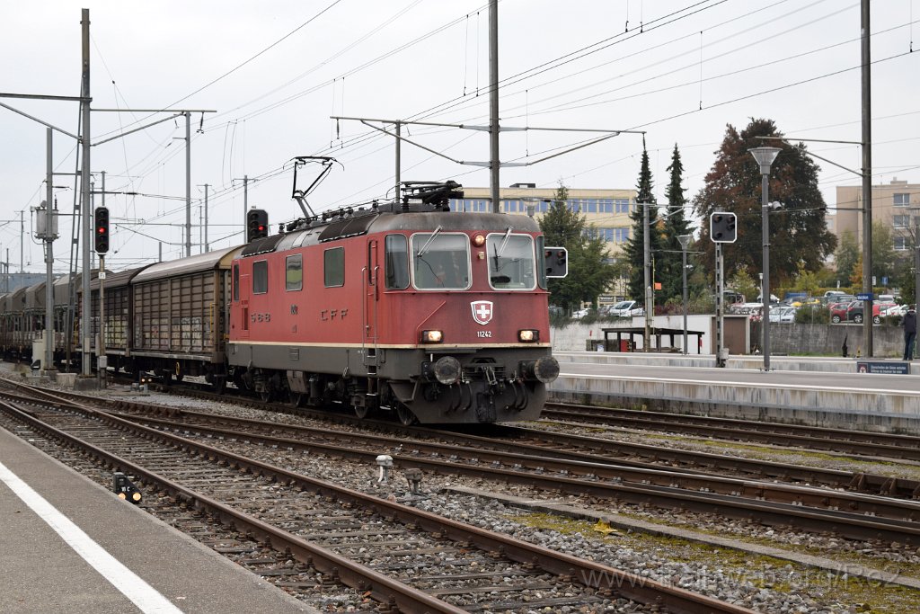 3701-0041-211015.jpg - SBB-CFF Re 4/4'' 11242 / Wetzikon 21.10.2015
