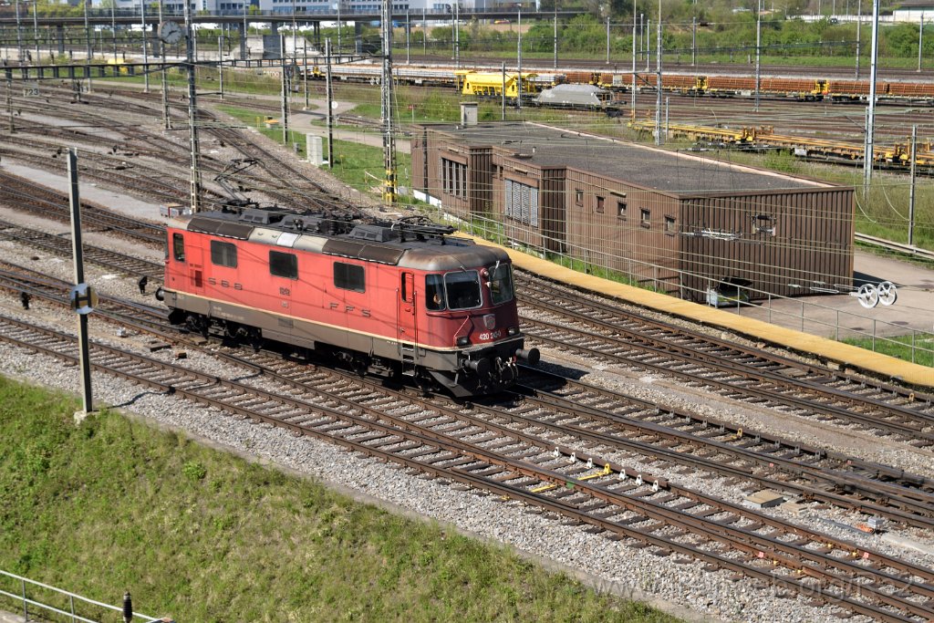 5422-0023-180419.jpg - SBBC Re 4/4'' 11242 (Re 420.242-0)  (Re 91 85 4 420 242-0 CH-SBBC) / RB Limmattal (Brücke Sandäckerstrasse) 18.4.2019