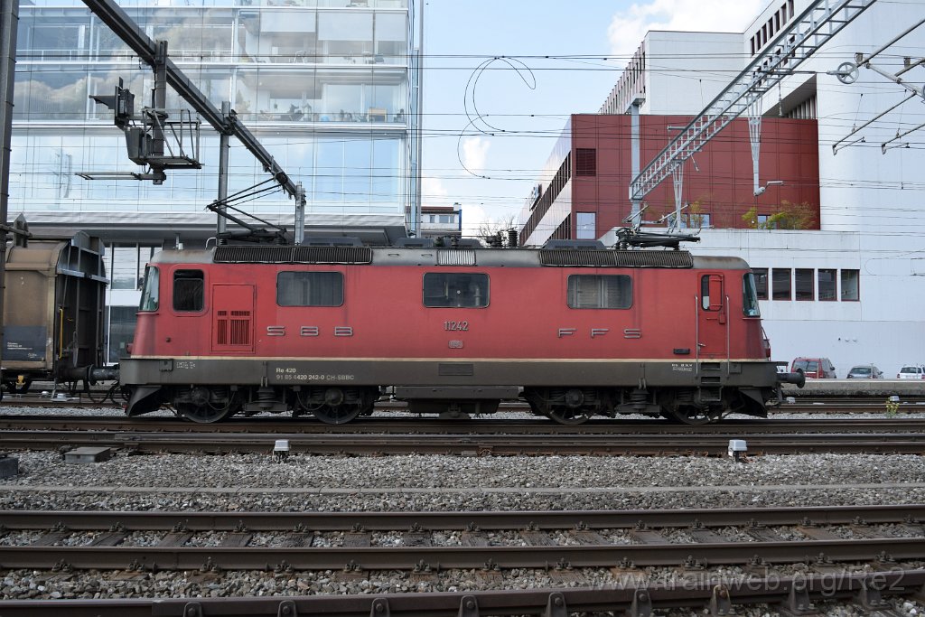 7357-0028-200421.jpg - SBBC Re 4/4'' 11242 (Re 420.242-0)  (Re 91 85 4 420 242-0 CH-SBBC) / Aarau 20.4.2021