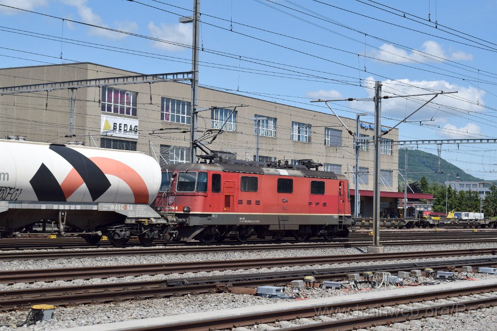5542-0017-310519.jpg - SBBC Re 4/4'' 11244 (Re 420.244-6)  (Re 91 85 4 420 244-6 CH-SBBC) / Aarau (Torfeld) 31.5.2019